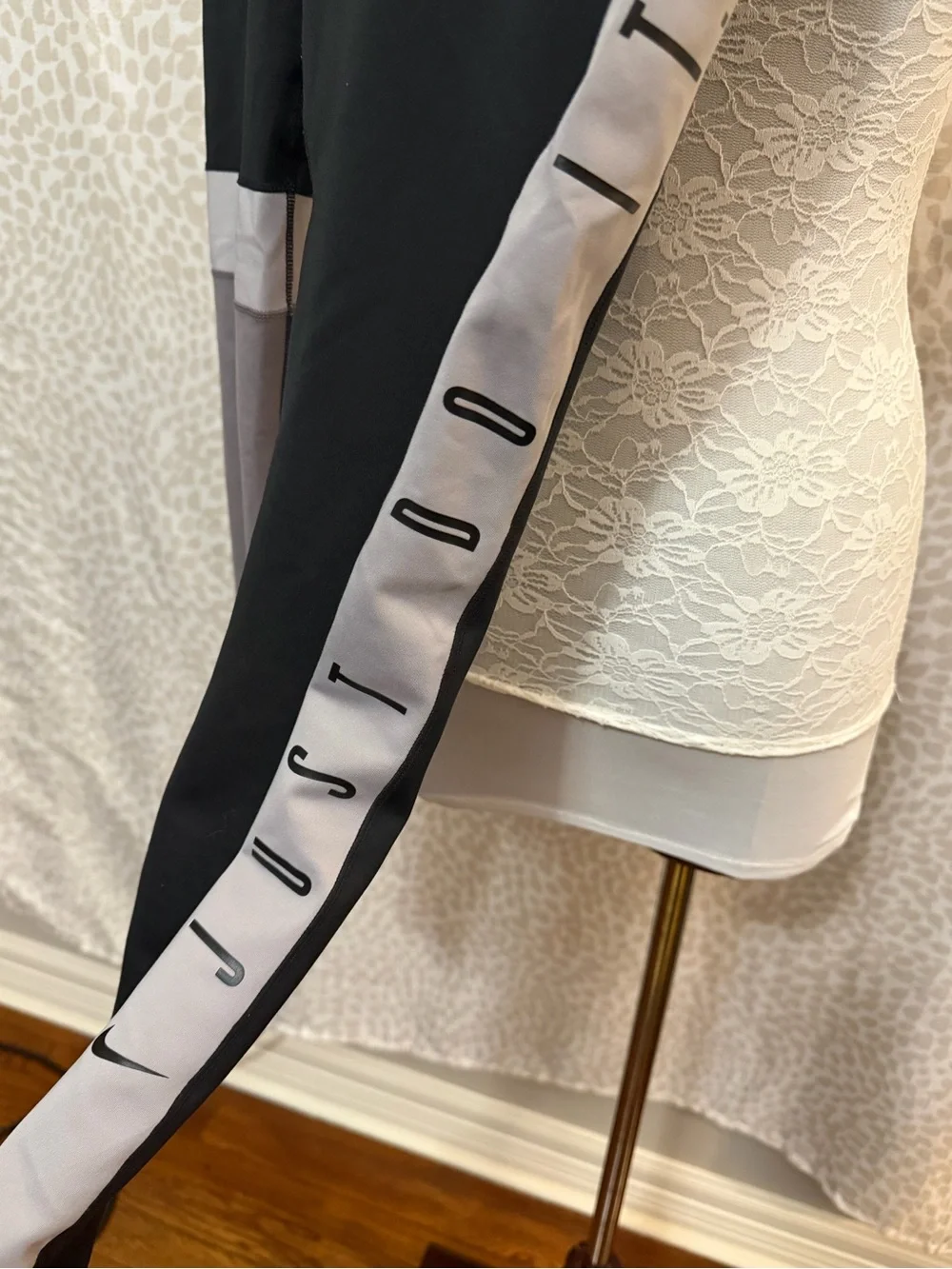Women’s (Lg) Black and Gray Colorblock Leggings